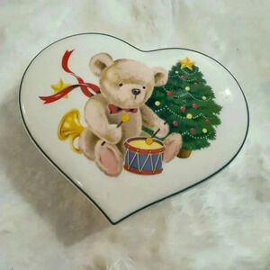 Vintage Christmas Little Drummer Bear Heart Shaped Trinket Box Holidays Gift EUC
